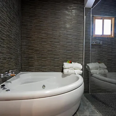 Hotel Los Barruecos By Croma